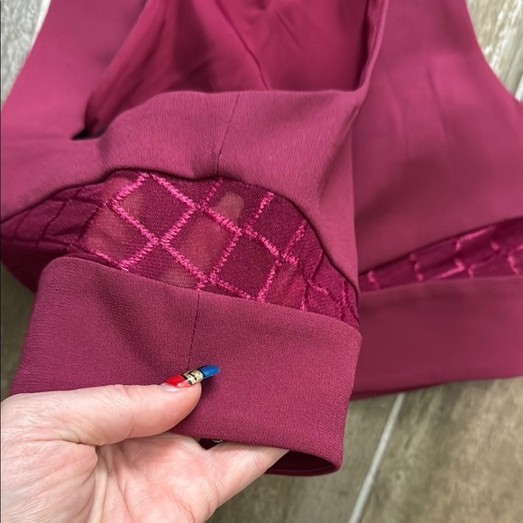 BEBE DIAMOND MESH INSERT TOP CROPPED CROP TOP - Picture 10 of 12